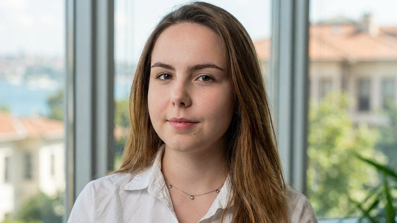 Руя Кючюкали — преподаватель Turkly